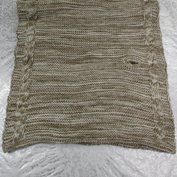 NOELLE Enterprises Knit Scarf - Picture 5 of 10